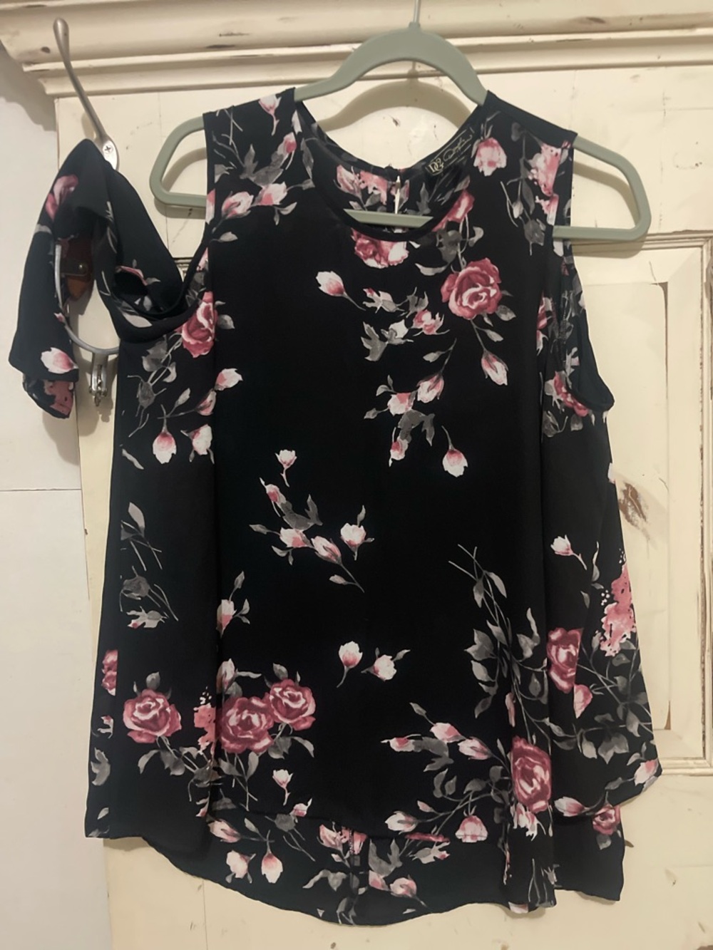 DG2 by Diane Gilman Black Floral Cold-Shoulder Blouse with Pink Roses (NWOT)